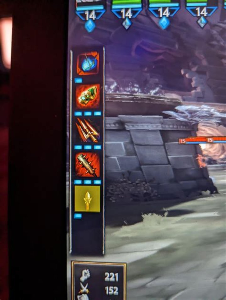 Do aura items stack smite?