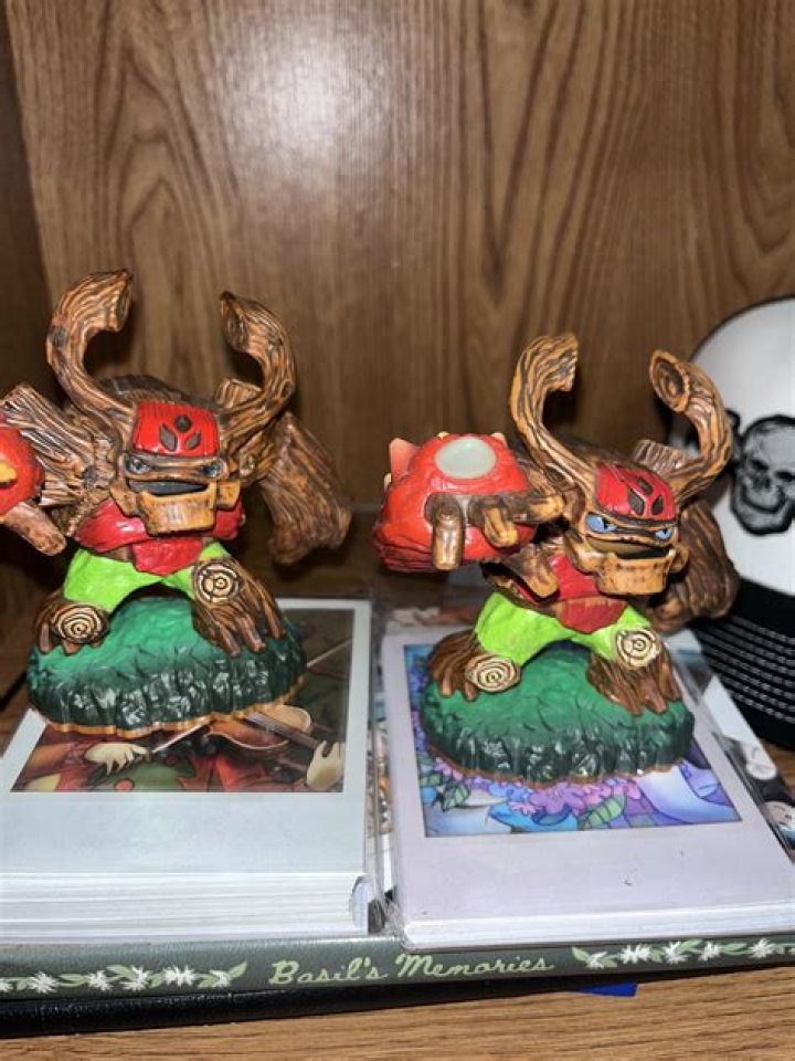 How do Skylanders figures work?
