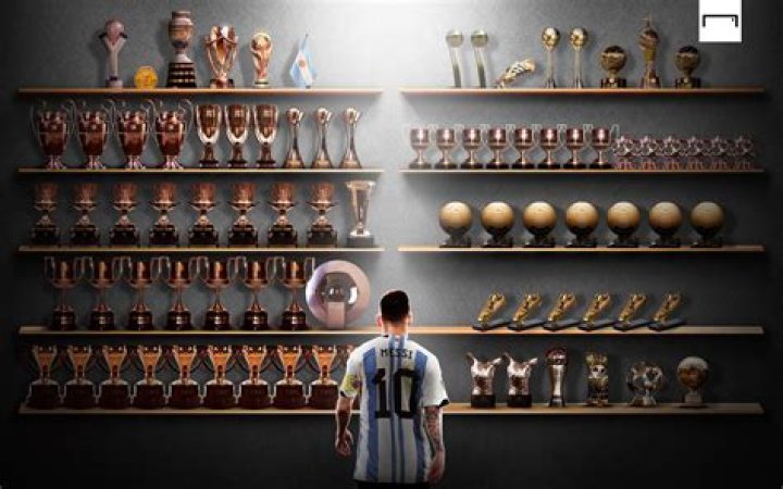 How do you get the Riddler trophy on the wall?